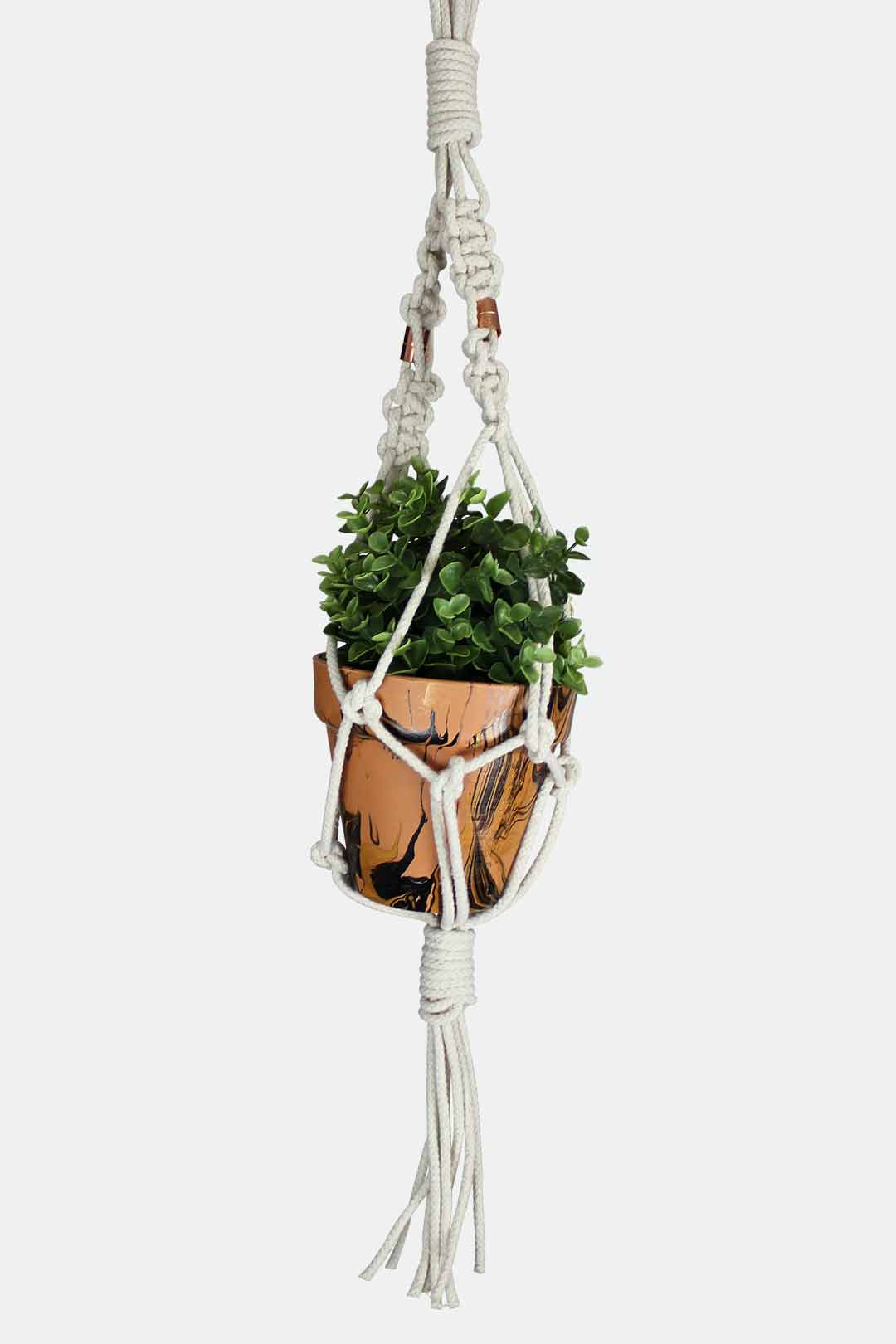 Tah dah! A completed macrame pot hanger!